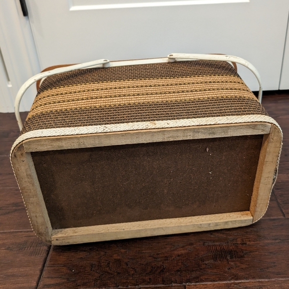 VINTAGE 60s Redmon picnic basket brown wood wicker with white folding handles - Picture 7 of 12